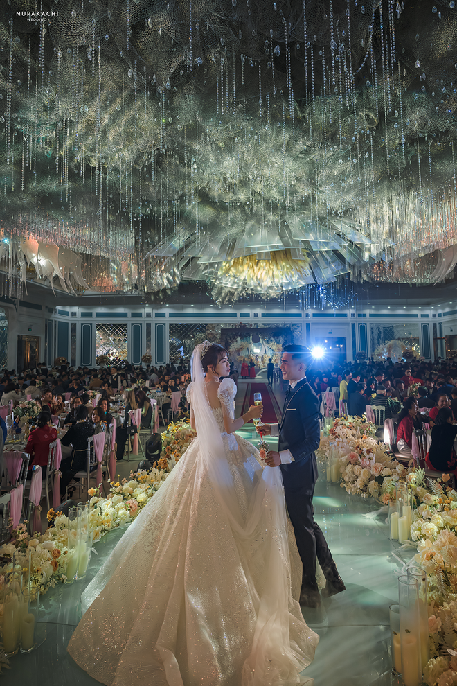 Đám cưới cổ tích ở Bắc Ninh: Riêng tiền thiết kế 30 tỷ, 300 xế xịn đỗ kín đường-6